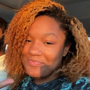 Meet your Posher, Destinee